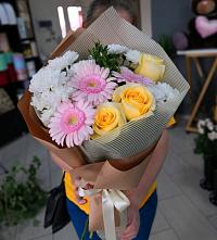 Букет цветов из:  Герберы, Розы и Хризантемы в Полтавском