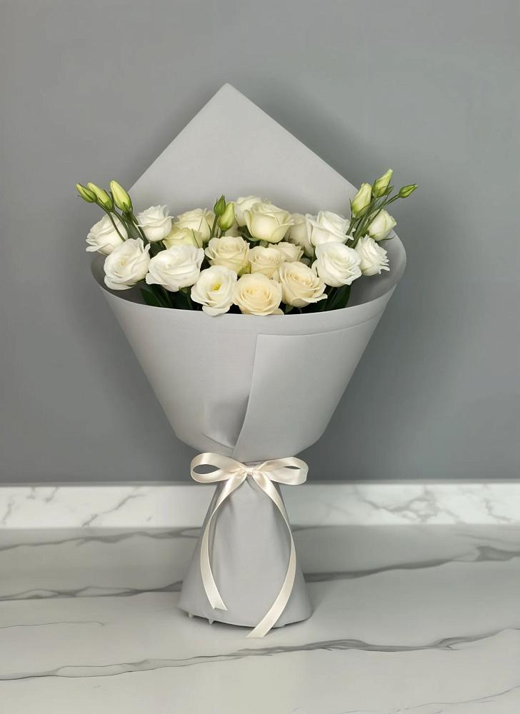 Букет цветов из: Розы и Лизиантусы в Полтавском