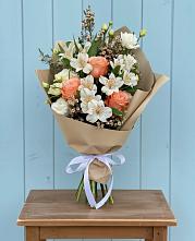 Букет цветов из:  Альстромерии, Лизиантусы, Розы и Хризантемы в Полтавском