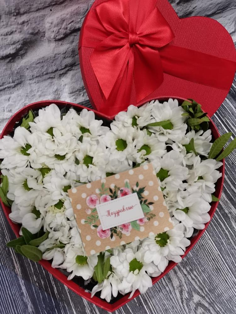 Цветочная композиция из Хризантемы в виде сердца в Полтавском