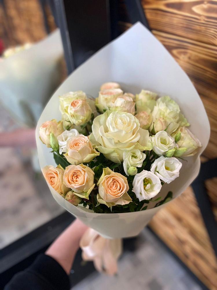 Букет цветов из: Розы и Лизиантусы в Полтавском